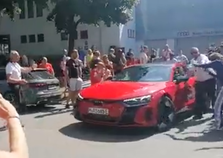  Takich okrzyków kibiców Bayernu się nie spodziewał. Nagrali reakcję Lewandowskiego [WIDEO] 