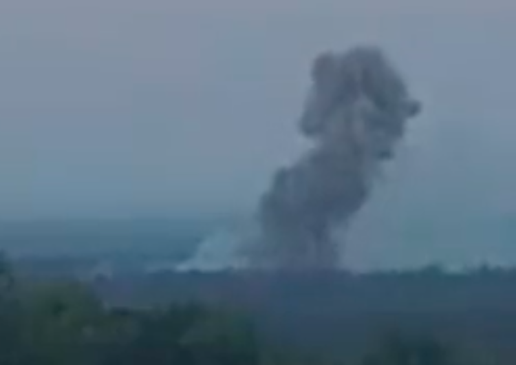  Kłęby dymu pod Berlinem. Potężna eksplozja w składzie materiałów wybuchowych [WIDEO]