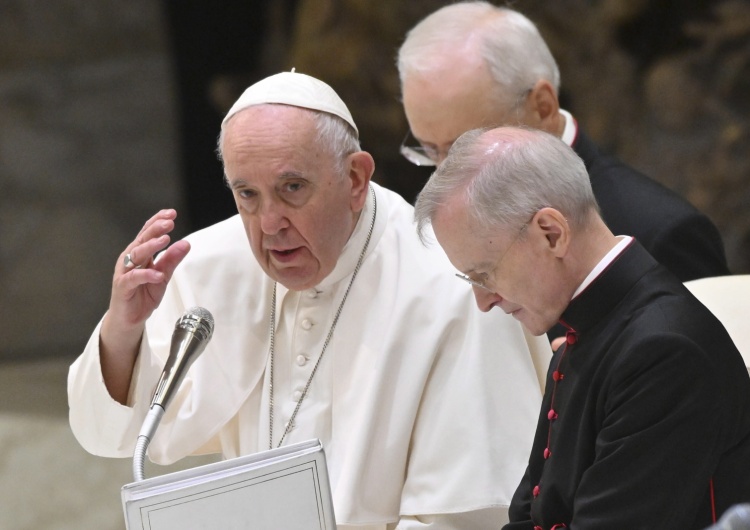 Papież Franciszek Podczas wizyty Franciszka w Kazachstanie będzie tam przebywał Cyryl I. Abp Gallagher rozmawiał w tej sprawie z metropolitą Antonim?