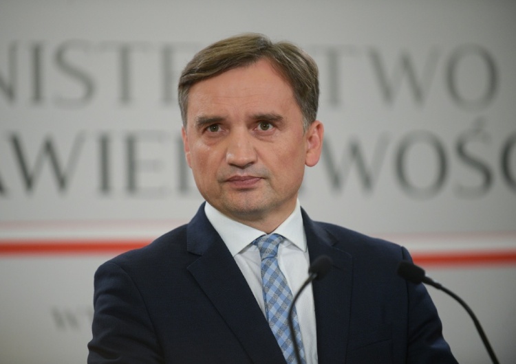 Zbigniew Ziobro Spór Warszawa-Bruksela ws. KPO. Ziobro: Zastanawiam się, jak się musi czuć prezydent