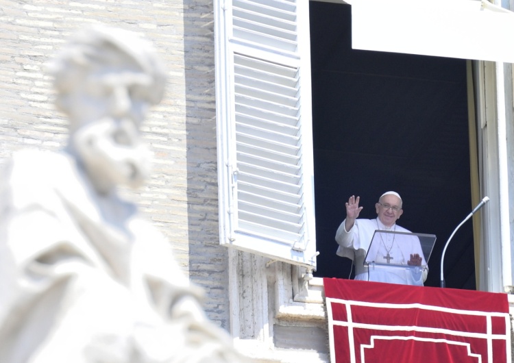 Papież Franciszek Papież modli się za ofiary wypadku autokaru w Chorwacji i o pokój na Ukrainie