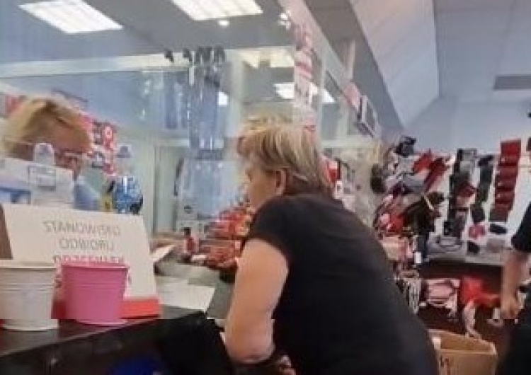 Piękny gest youtubera wobec emerytki „Ja w tym miesiącu trochę więcej zarobiłem…” Ten gest wobec emerytki poruszył internautów [WIDEO]