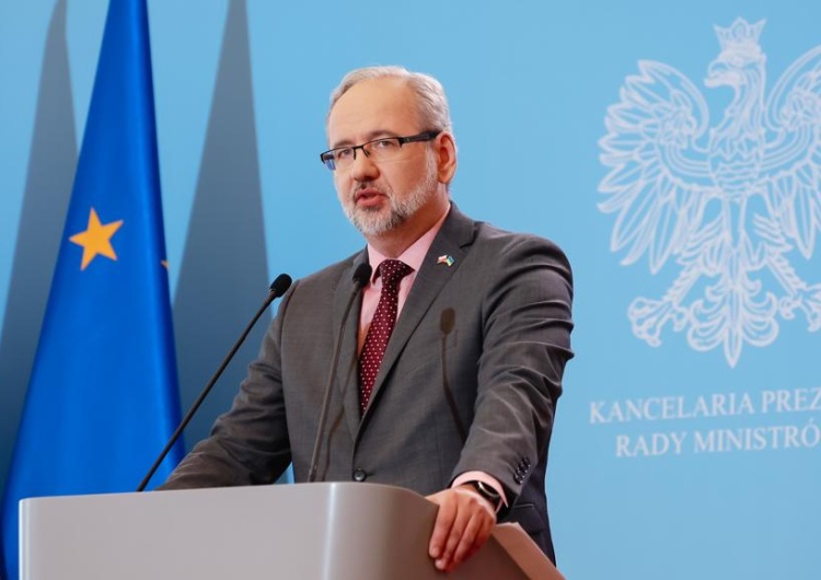 Minister zdrowia Adam Niedzielski Powrót koronawirusowych obostrzeń? Zapytano Polaków, co o tym sądzą [SONDAŻ]