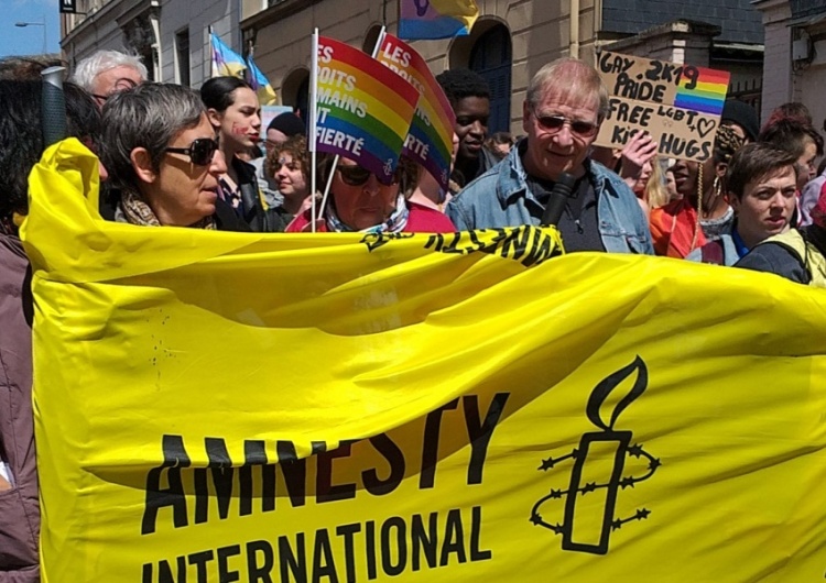 „W trakcie prac popełniono błędy”. Amnesty International Polska przeprasza