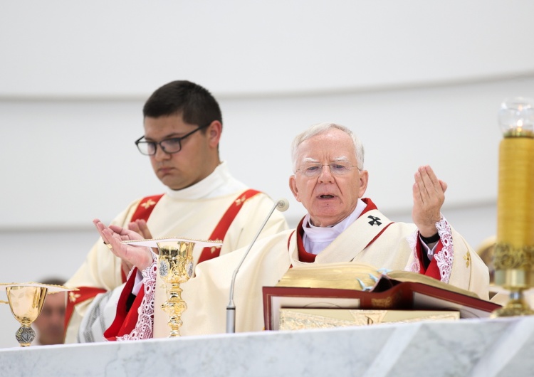 abp Marek Jędraszewski Abp Jędraszewski w Łagiewnikach: Bogu zależy na człowieku