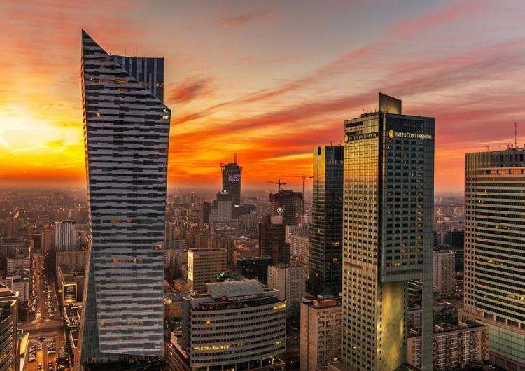 Warszawa. Wschód słońca Die Welt: Polska ma potencjał by zająć miejsce obok Niemiec i Francji. Jest silna jak nigdy, ale 