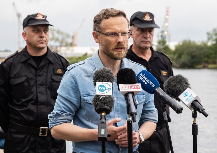Wojewoda zachodniopomorski: Obserwujemy pogorszenie sytuacji na Odrze. Wydobyto ok. 16 ton śniętych ryb