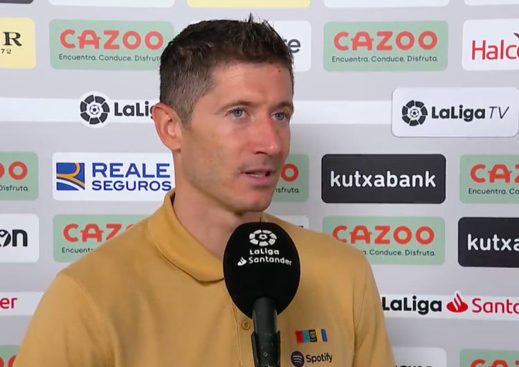  „Wspiera mnie, ogląda mnie”. Wzruszony Robert Lewandowski dedykuje pierwszą bramkę zmarłemu tacie [WIDEO]