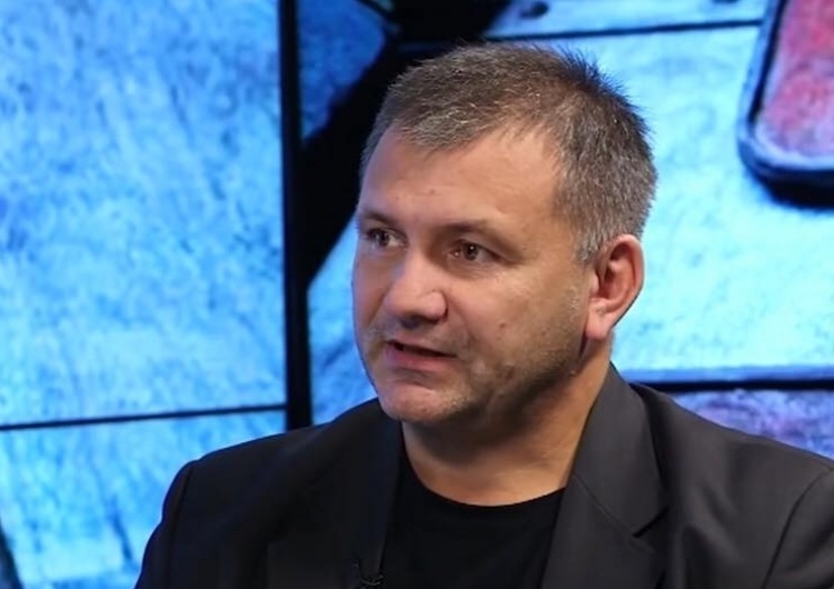 Sędzia Waldemar Żurek Co sugeruje sędzia Żurek? „Najeżdża na mnie maszyna do czyszczenia korytarzy. (…) Dziwny wystrzał opony”