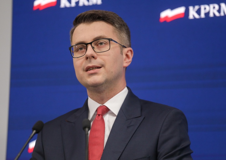 Piotr Muller „Panie Sikorski, niech się pan tak nie martwi…” Rzecznik rządu odpowiada Sikorskiemu
