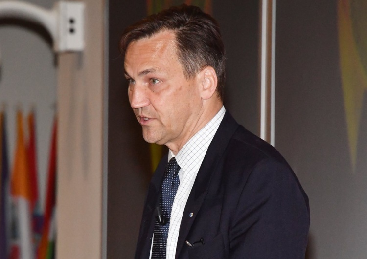 Radosław Sikorski  „Były gratisem od szefa kuchni”. Sikorski tłumaczy się z ośmiorniczek