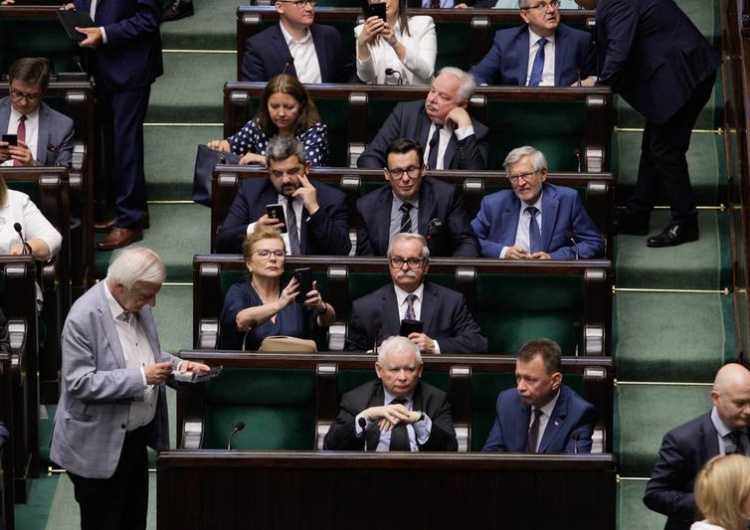  [najnowszy sondaż] Spadki największych, Konfederacja poza Sejmem