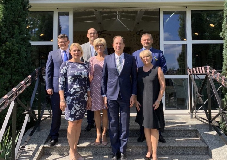 Ambasador Mark Brzeziński po spotkaniu z przedstawicielami