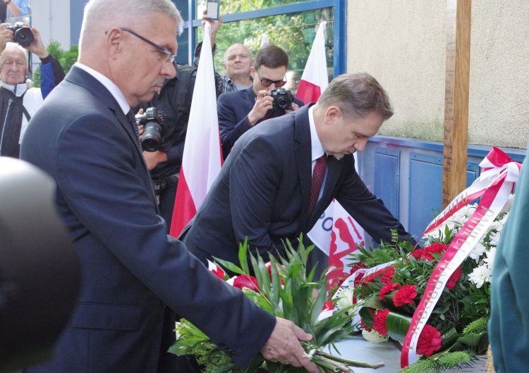  „W hołdzie Gdańskim Portowcom”