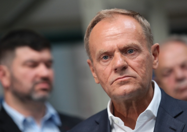 Donald Tusk „Przygody premiera polskiej biedy”. Morawiecki zamieścił spot o Tusku [WIDEO]