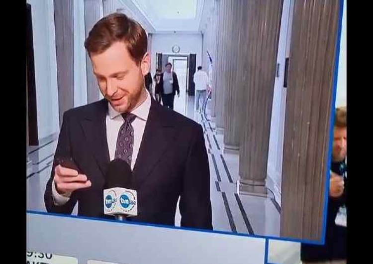 Radomir Wit Karuzela śmiechu na antenie TVN24. Reportera rozbawiły słowa Jacka Kurskiego? [WIDEO]