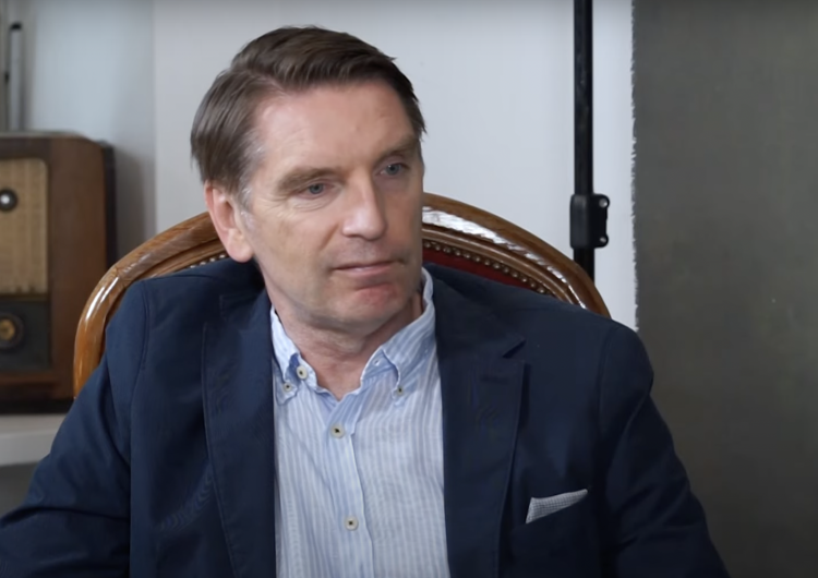 Członek Młodych Demokratów grzecznie upominał Tomasza Lisa. Chwilę później składał samokrytykę, ostatecznie zlikwidował konto