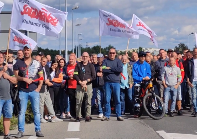 Pikieta przed gliwickim zakładem Stellantis