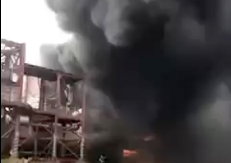 kłęby dymu nad Rosją Kłęby dymu w rosyjskim mieście. W pobliżu znajduje się duże lotnisko wojskowe [WIDEO]