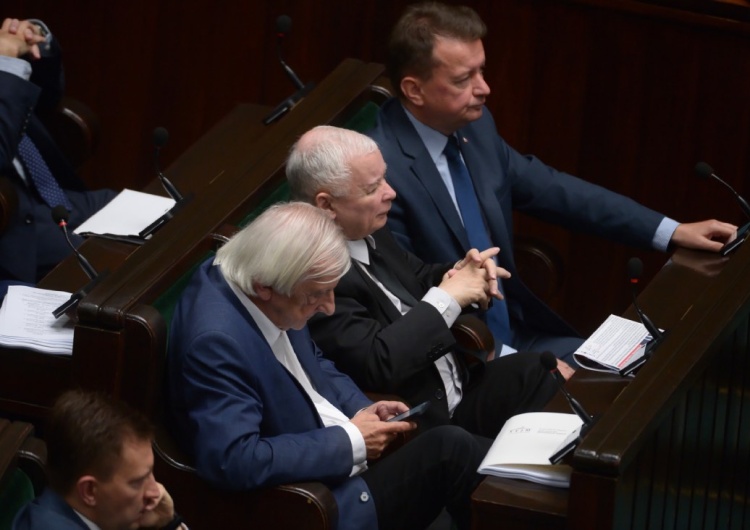 Opozycja odrabia straty? Zobacz najnowszy sondaż