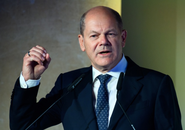 Olaf Scholz „Nie chciałbym szperania w książkach historycznych, żeby wprowadzić zmiany granic”. Scholz grozi Polakom w obecności Tuska? [WIDEO]
