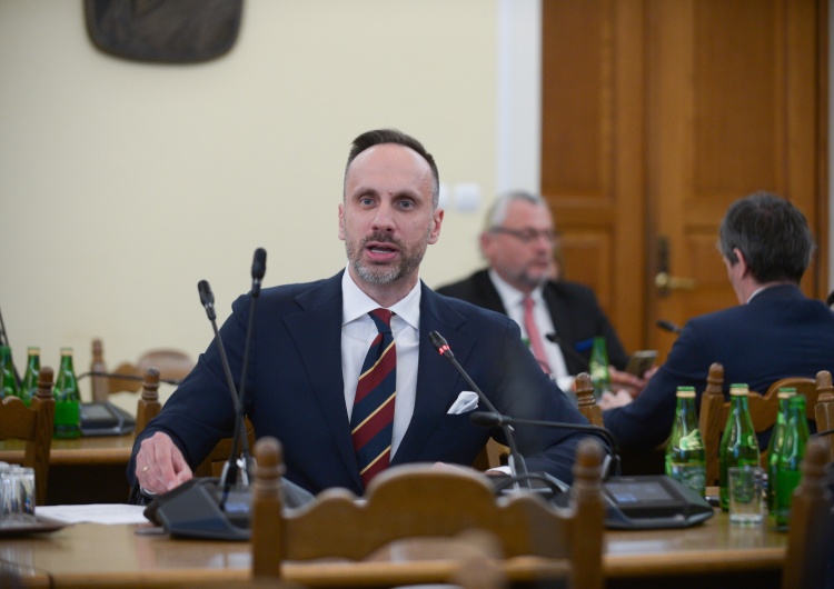 Janusz Kowalski Kowalski nie wytrzymał: Zwykły tchórz i produkt marketingowy TVN-u