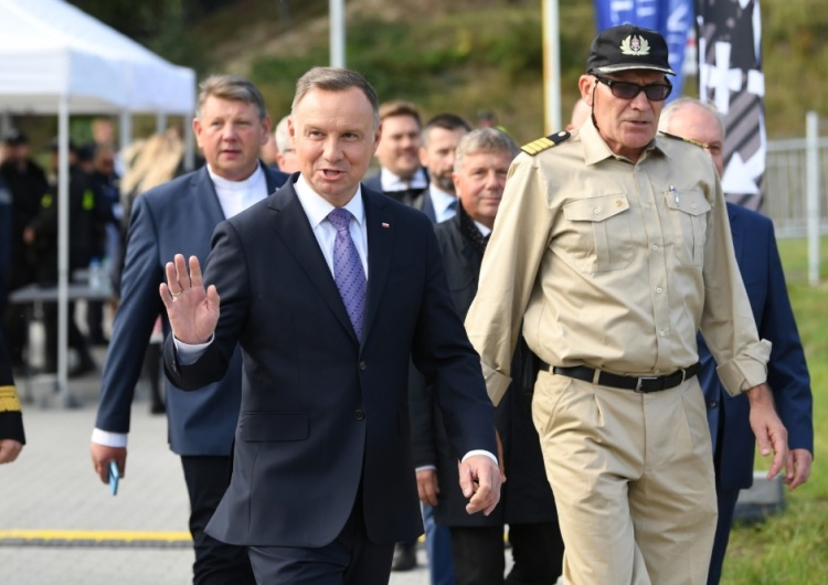 Andrzej Duda Prezydent Andrzej Duda oficjalnie otworzył kanał przez Mierzeję Wiślaną [OGLĄDAJ NA ŻYWO]