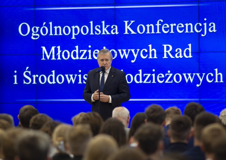 Wicepremier prof. Piotr Gliński Kilkuset społeczników na Konferencji Środowisk Młodzieżowych w KPRM