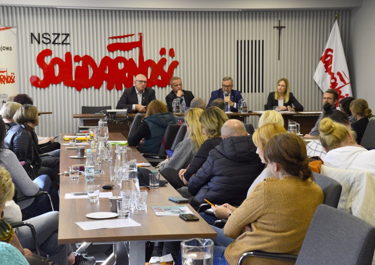 Pracownicy DPS-ów: czy musimy wyjść na ulice, żeby dostrzeżono nasze problemy?