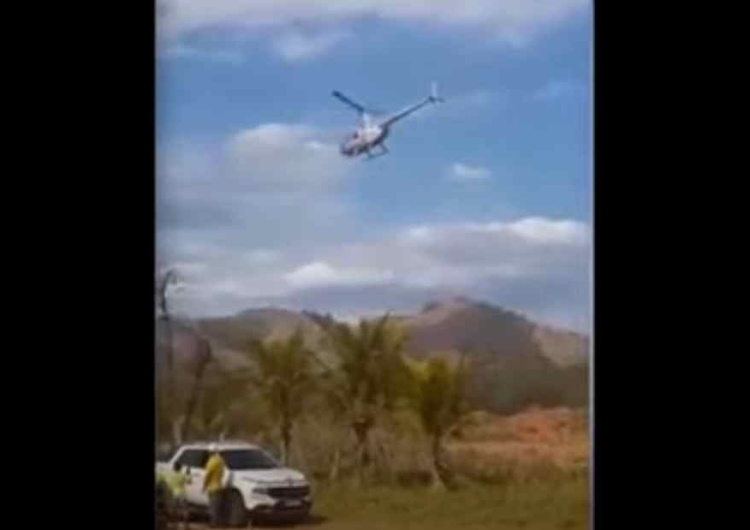 Helikopter  Helikopter runął na ziemię i stanął w płomieniach. Na pokładzie politycy [WIDEO]