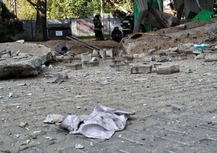 Ukraina, Odessa. Zniszczenia po wybuchu na stacji benzynowej Odessa: Rosjanie przy pomocy dronów zbombardowali skład amunicji. Wybuchł ogromny pożar, ewakuowano ludność cywilną