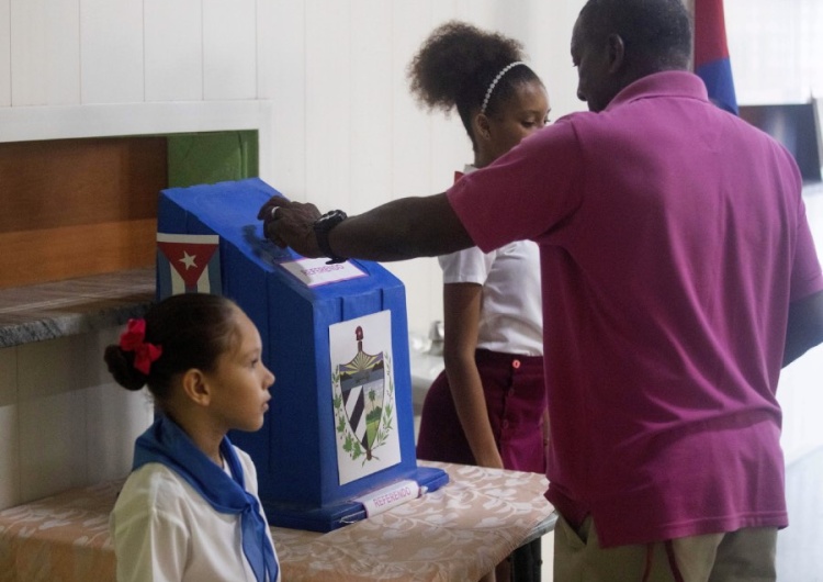  Wstępne wyniki referendum na Kubie. Zdecydowano ws. „małżeństw” jednopłciowych i adopcji dzieci przez pary homoseksualne