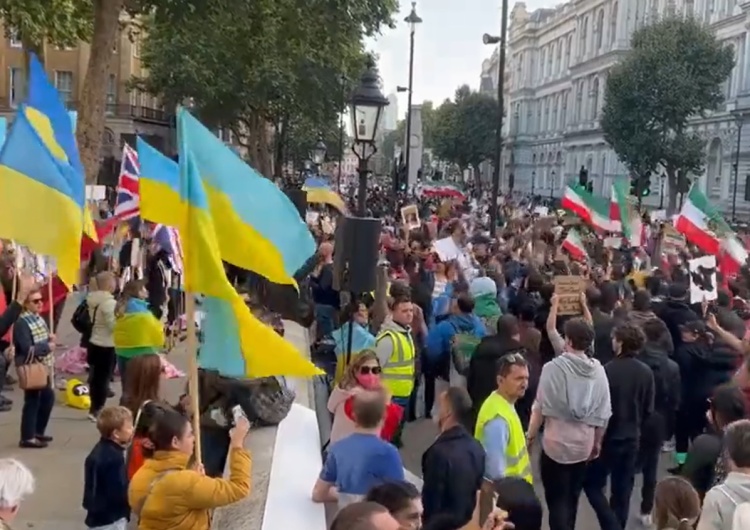 Demonstracje Irańczyków i Ukraińców spotykają się w Londynie Irańczycy i Ukraińcy krzyczą w Londynie: Zwyciężymy wszyscy razem! [VIDEO]