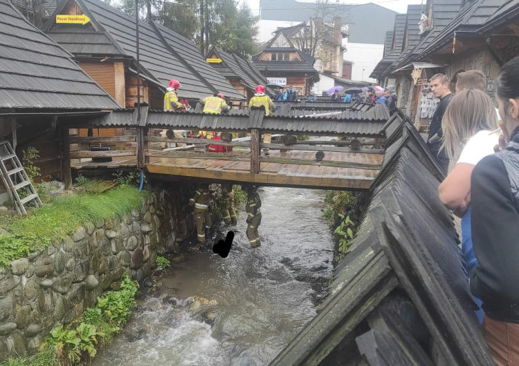 Zakopane: W potoku w centrum miasta znaleziono ciało mężczyzny [FOTO] Zakopane: W potoku w centrum miasta znaleziono ciało mężczyzny