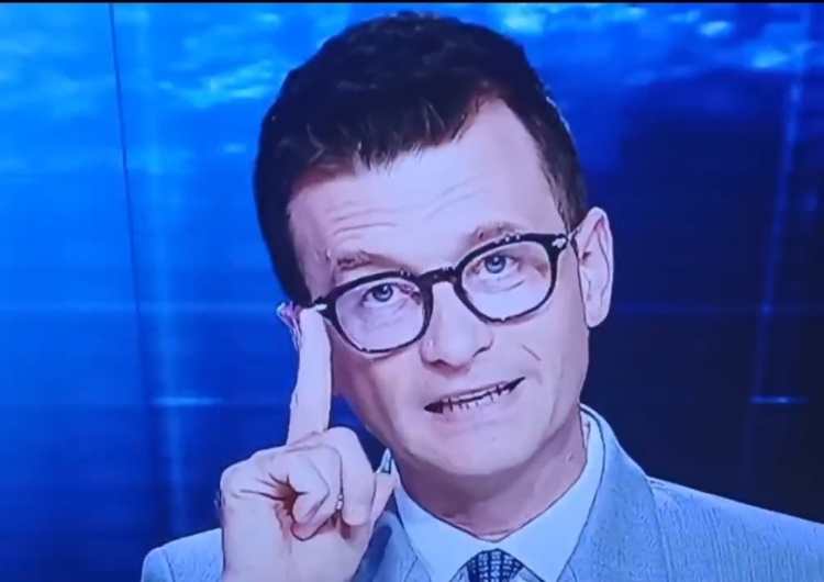  Widzowie TVP mogli być zaskoczeni. Wymowny gest dziennikarza TVP [WIDEO]