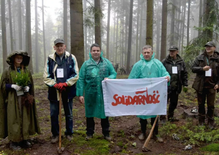  Wspólnie z Prezydentem sadzili nowe drzewa