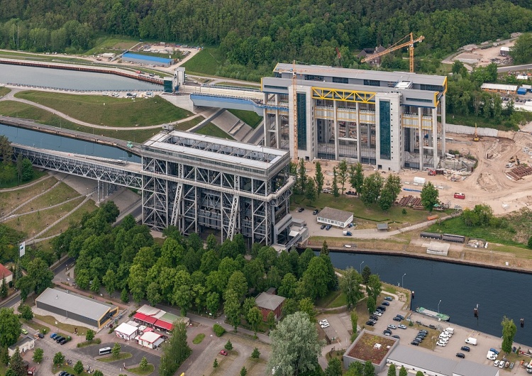 Podnośnia statków na kanale Odra - Hawela Polsce „nie wolno regulować Odry”, a tymczasem w Niemczech: „Nowa podnośnia statków dla żeglugi między Berlinem i Szczecinem”