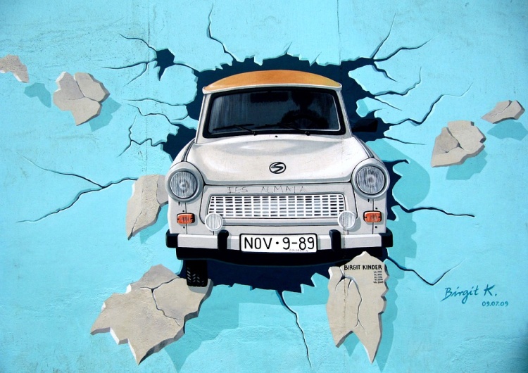 Trabant. Grafika na Murze Berlińskim „Sytuacja jak w dyktatorskim kraju”. Wybory w Berlinie do powtórki?