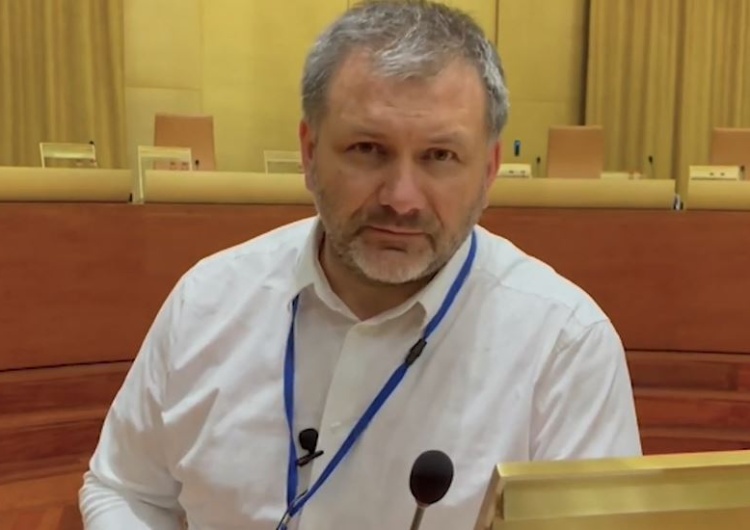 Sędzia Waldemar Żurek „Byliśmy na łączach z komisarzem Reyndersem i szefową biura Very Jourowej...”. Sędzia Żurek o tzw. „kamieniach milowych” [VIDEO]