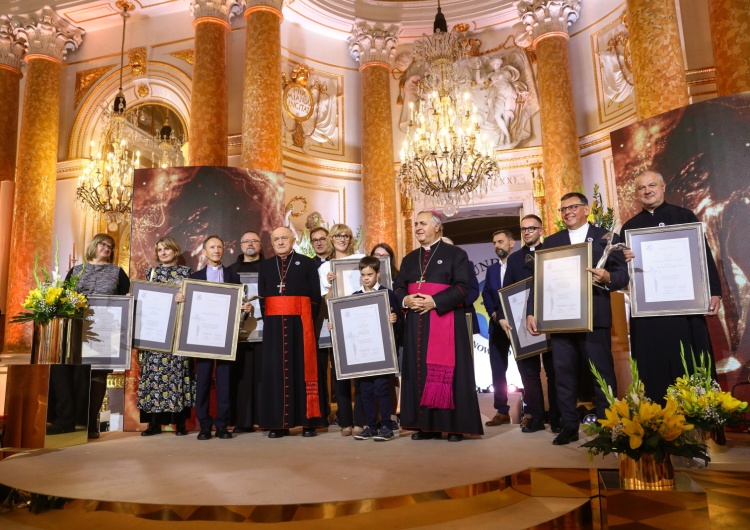 Tisa Żawrocka-Kwiatkowska, Salvatore Pennacchio, Leszek Kryża, Kazimierz Nycz Wręczono Nagrody Totus Tuus przyznawane z okazji Dnia Papieskiego
