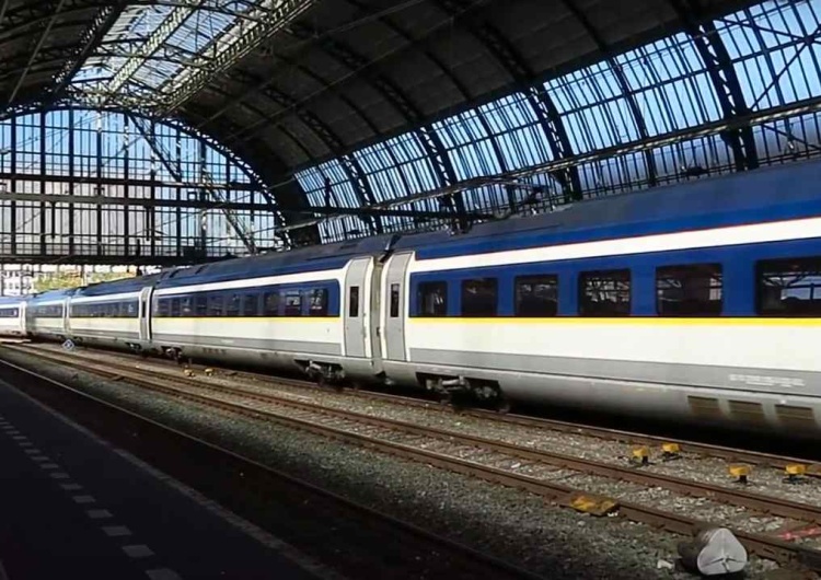Dworzec centralny w Amsterdamie Strzelanina w okolicach dworca centralnego w Amsterdamie. Trwa policyjna obława 