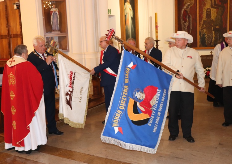 W Pruszkowie odznaczono sztandary