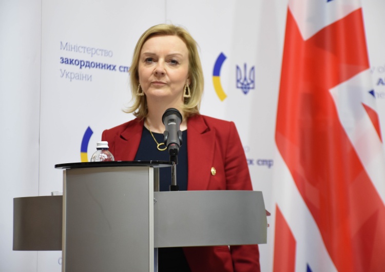 Liz Truss Co dalej z Liz Truss? Brytyjska premier może wkrótce pożegnać się z urzędem