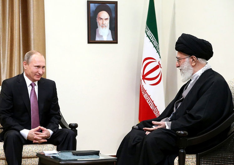 Spotkanie Władimira Putina z przywódca Iranu ajatollahem Alim Chameneim Niepokojące doniesienia. Iran dostarczył Rosji kolejną broń