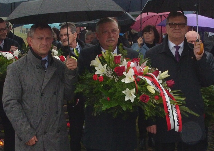 „Czy naszym pragnieniem jest tylko mieć, czy także chcemy być”. Uroczystości na tamie we Włocławku