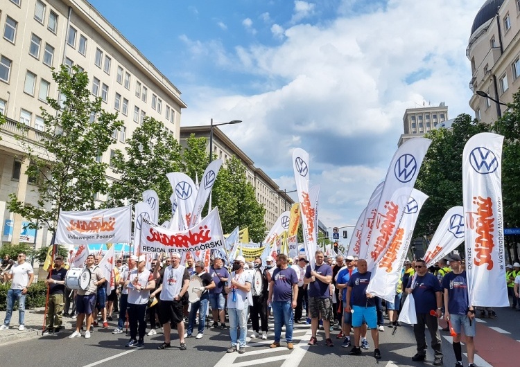  17 listopada Solidarność przynagli rząd