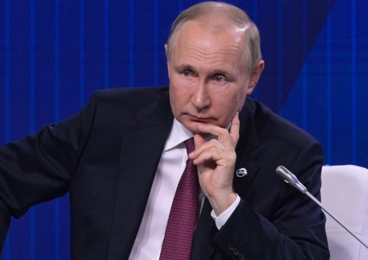 Władimir Putin Zły stan zdrowia Putina? Internauci zwracają uwagę na dłonie prezydenta Rosji