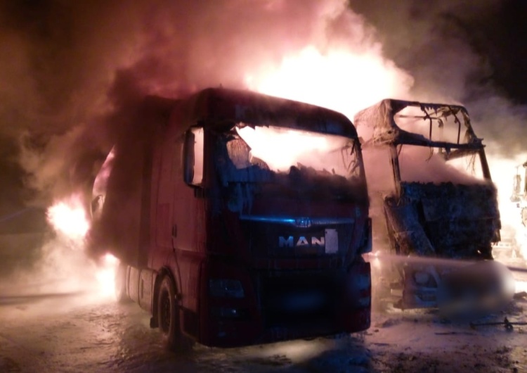 Pożar samochodów Rusocin: Ogromny pożar samochodów na parkingu. Straty są gigantyczne
