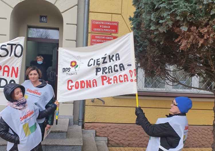 „S” podpisała porozumienie płacowe ze starostą żarskim