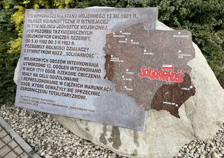W Budowie pod Złocieńcem sympatycy Solidarności odsłonili pamiątkową tablicę
